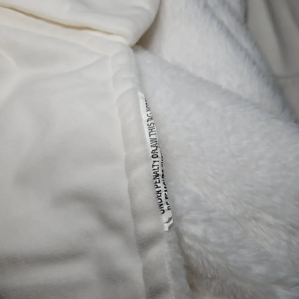 Pillowfort Unicorn Hooded Blanket 40x50 Super Soft White